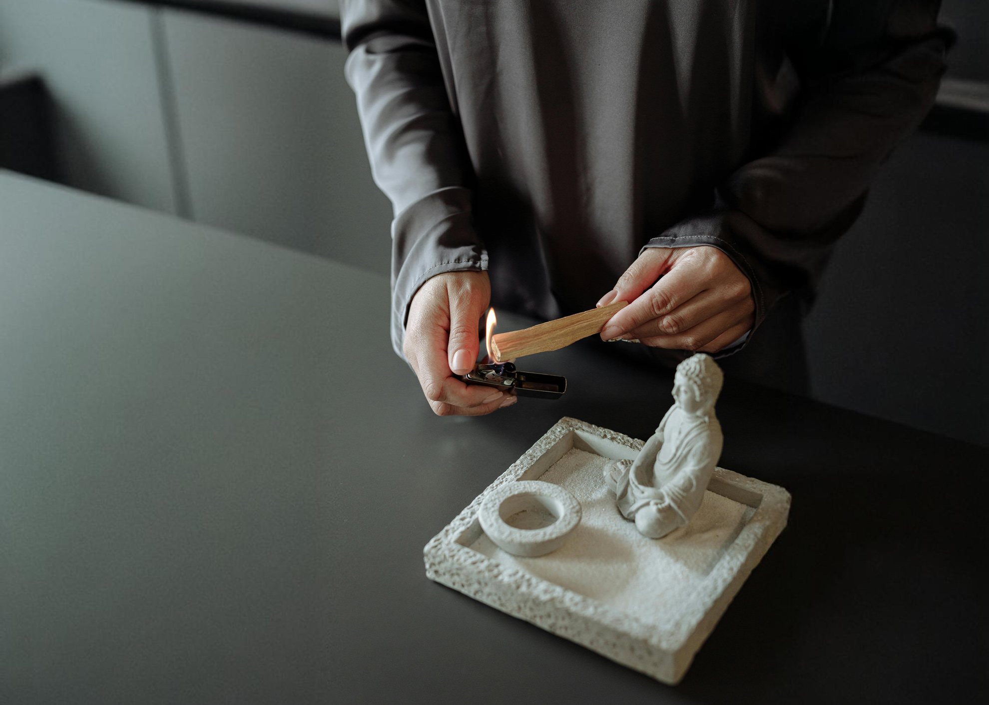 How to Use Wood Incense?